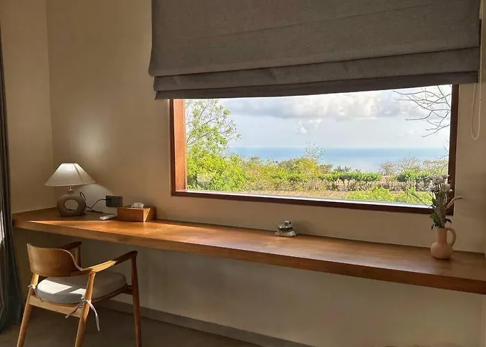 Chris - Stunning 4br With Ocean & Sunset View